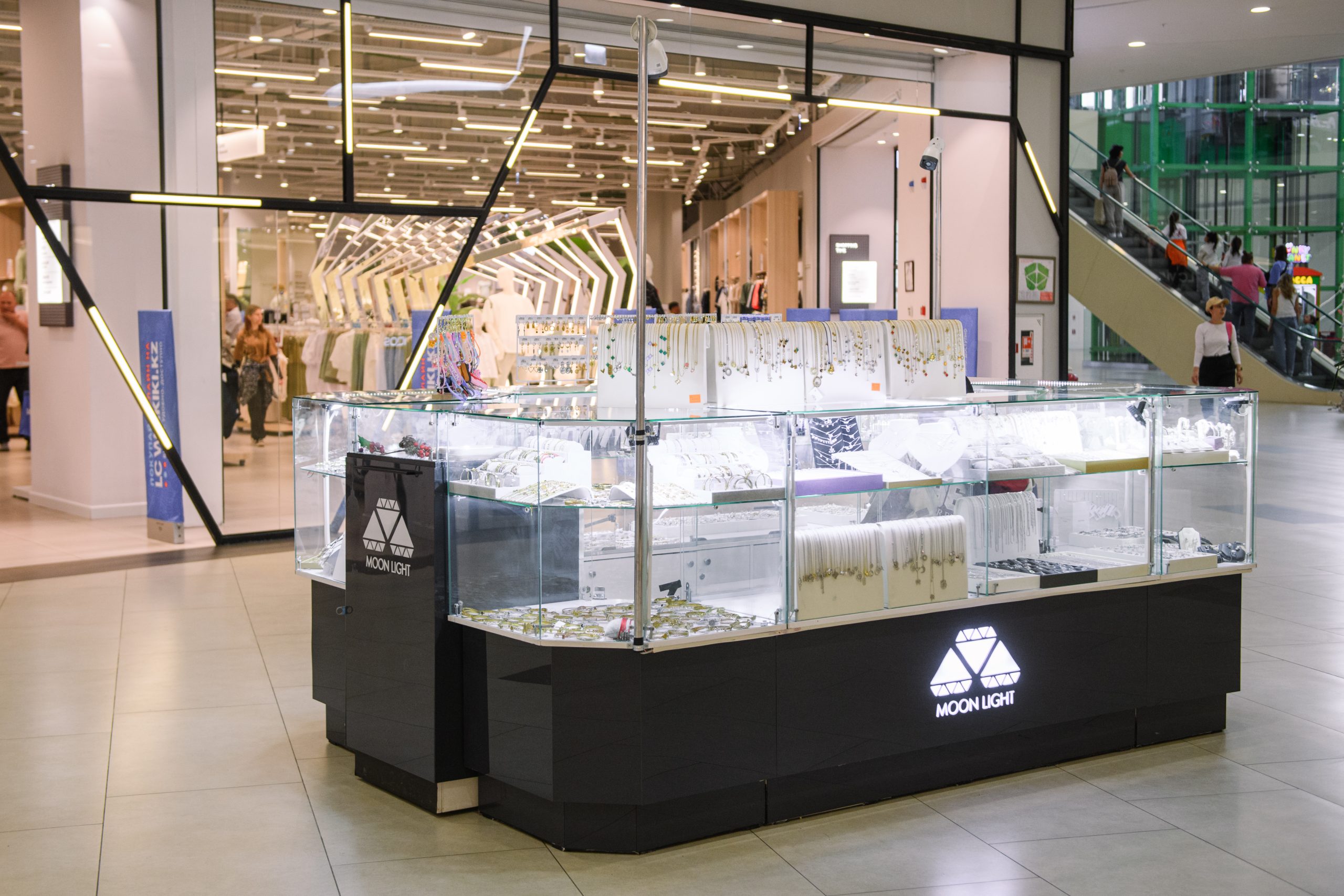 Moon light — Aport Mall East